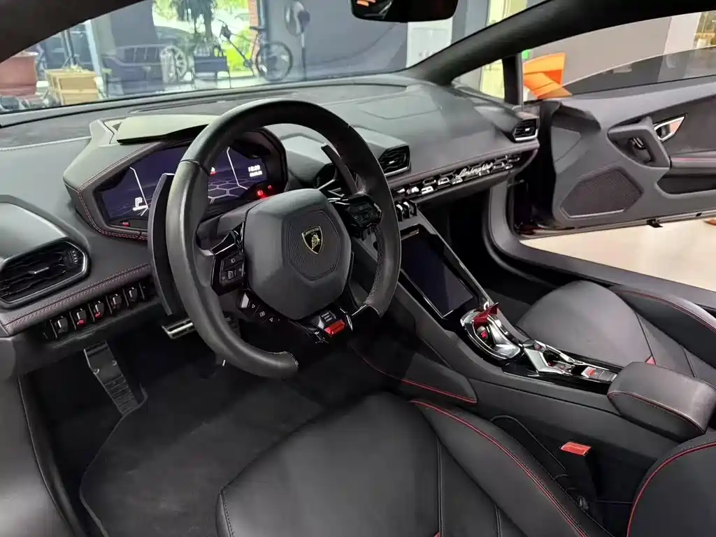 LAMBORGHINI HURACÁN