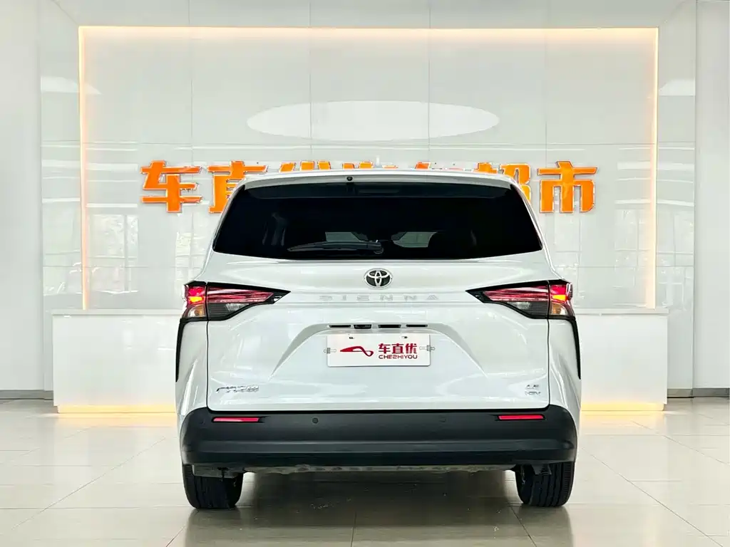 Toyota Sienna — миниатюра 6