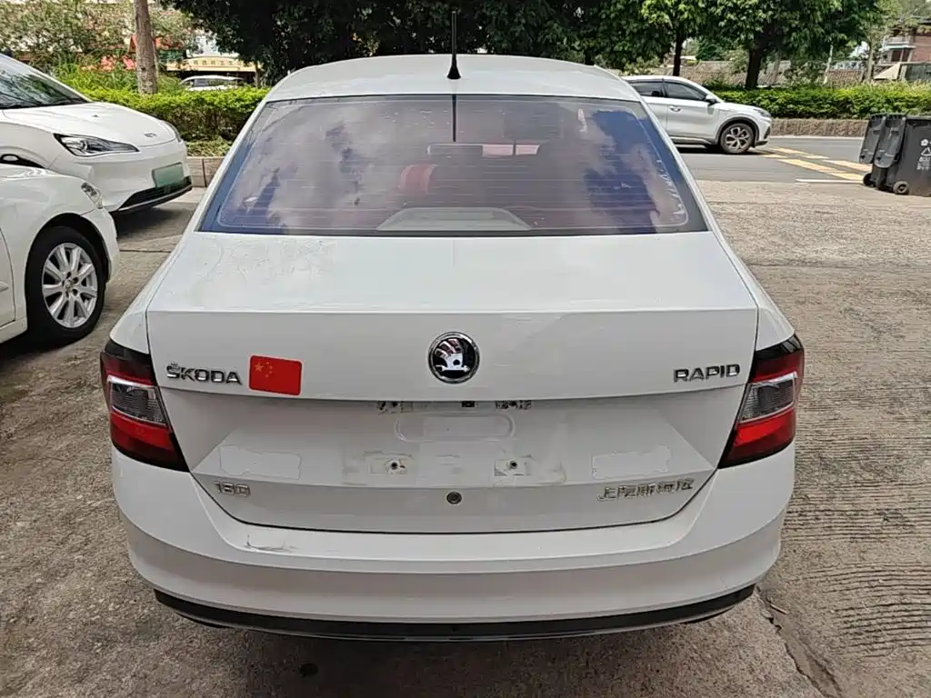 Skoda Rapid — миниатюра 6