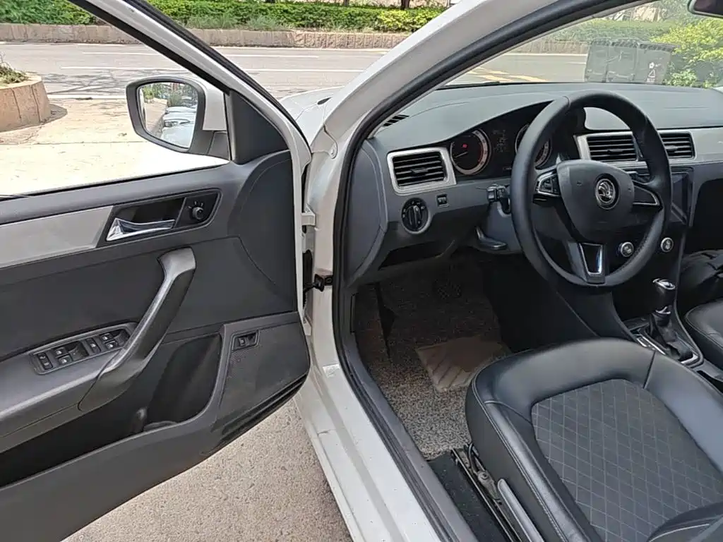 Skoda Rapid — миниатюра 16