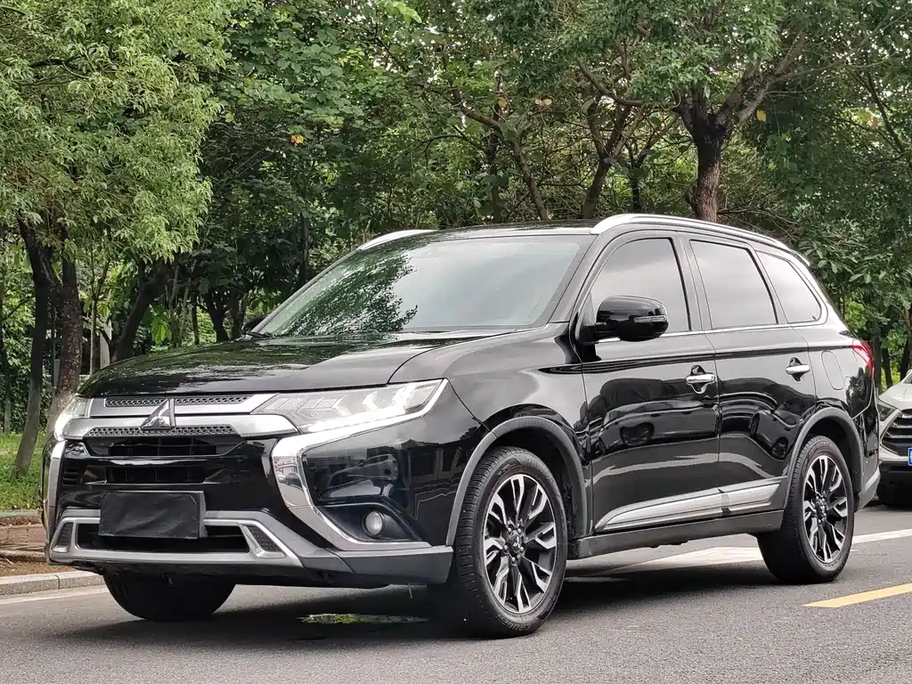 Купить Mitsubishi Outlander
