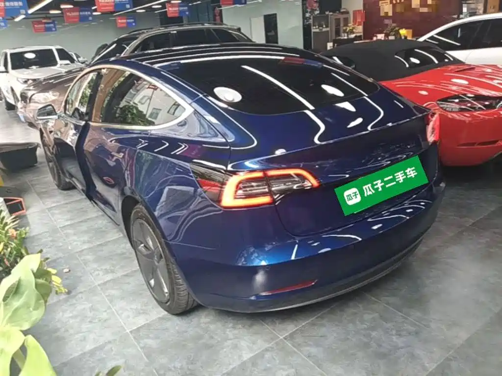 Tesla Model 3 — миниатюра 5