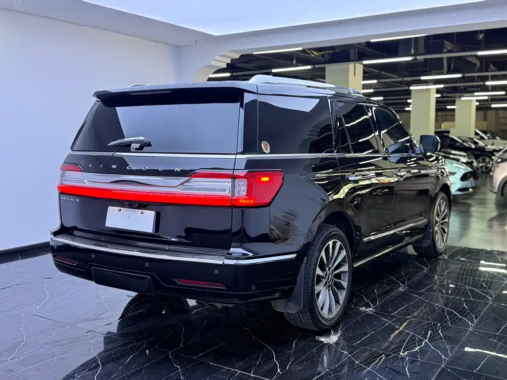 Lincoln Navigator — миниатюра 25