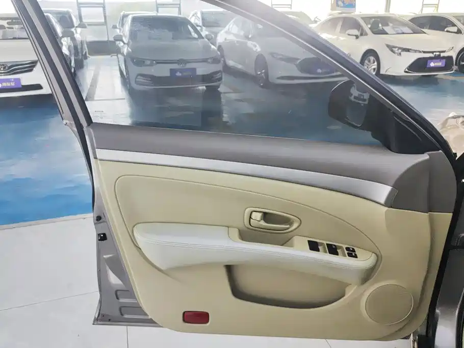 Nissan Sylphy — миниатюра 7