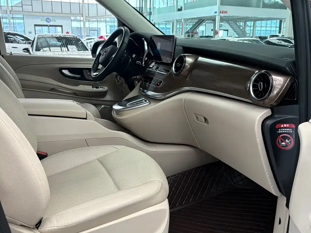 Mercedes-Benz V-Class — миниатюра 7