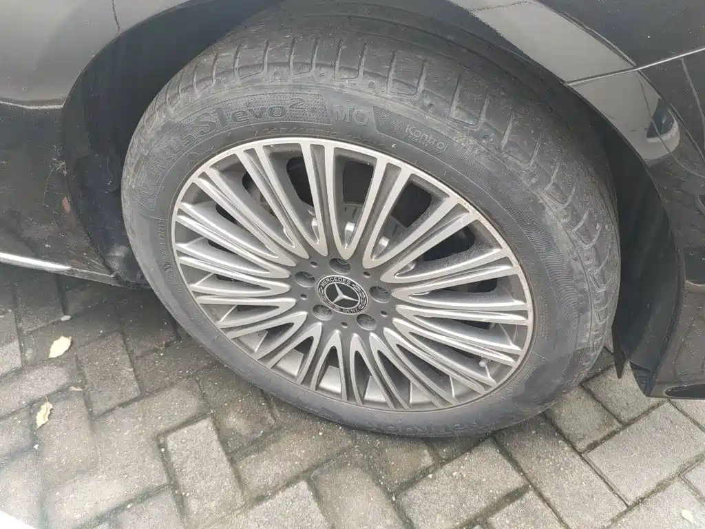 Mercedes-Benz E-Class id 4622383 из Китая 10