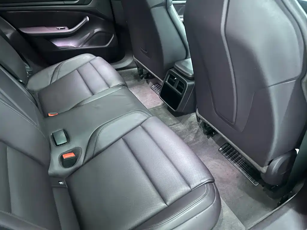 Porsche Taycan — миниатюра 8