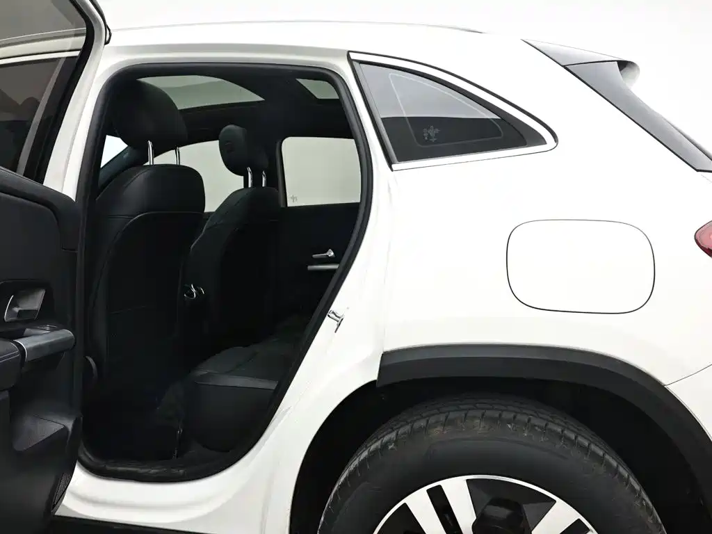 Mercedes-Benz GLA — миниатюра 12