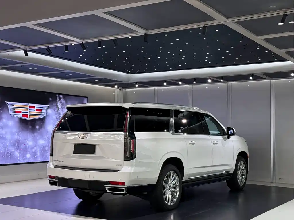 Cadillac Escalade — миниатюра 7