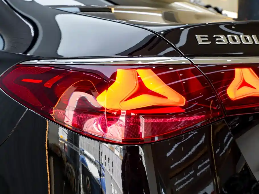 Mercedes-Benz E-Class — миниатюра 9