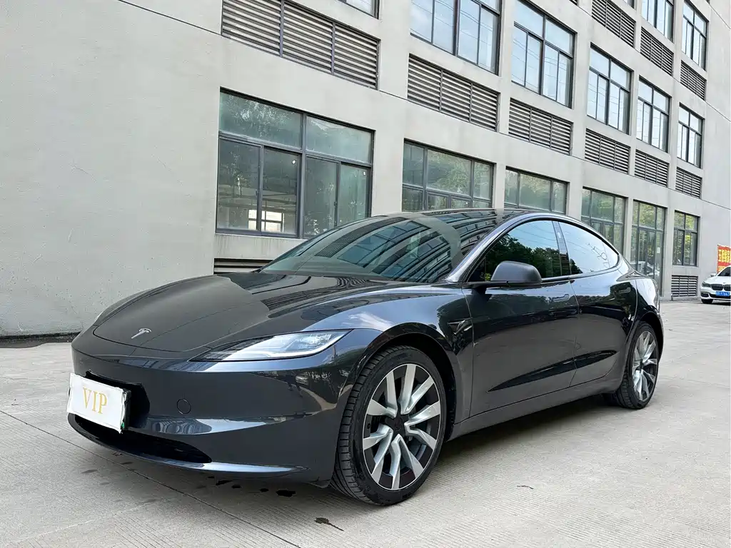 Tesla Model 3 2024