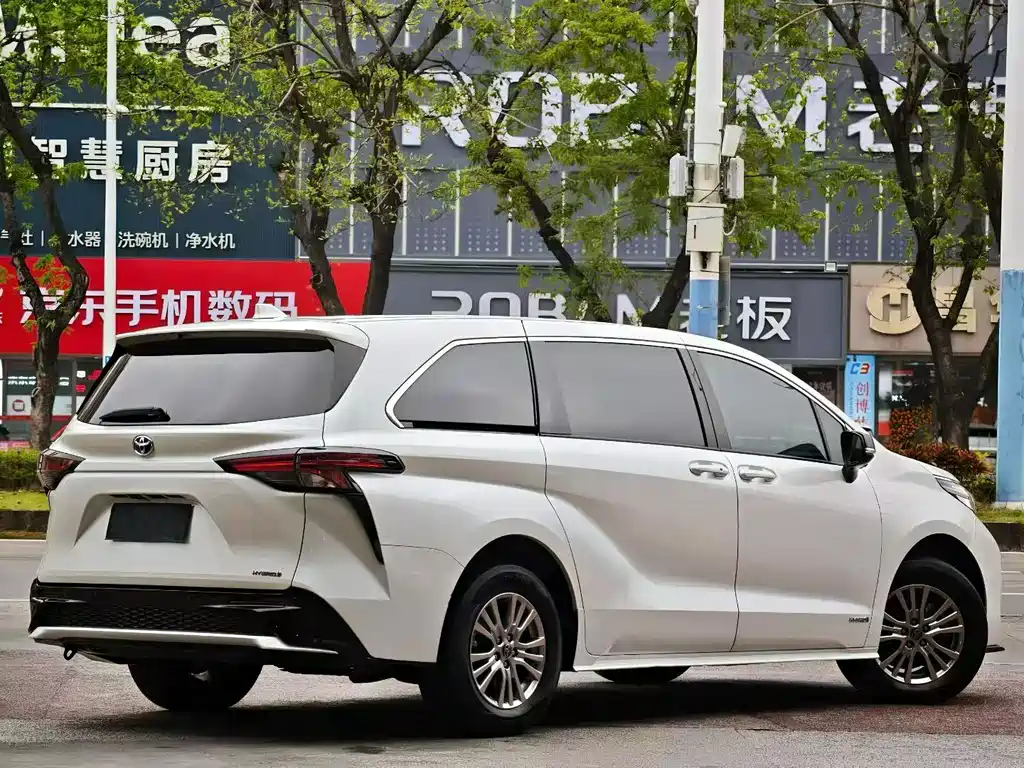 TOYOTA SIENNA