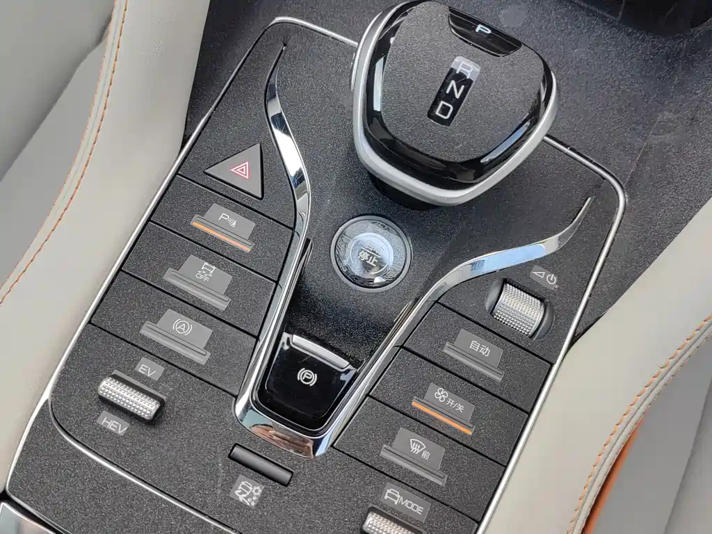 BYD PLUS New Energy — миниатюра 17