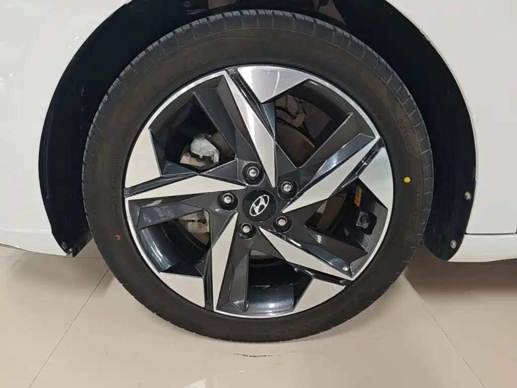 Hyundai Elantra — миниатюра 23