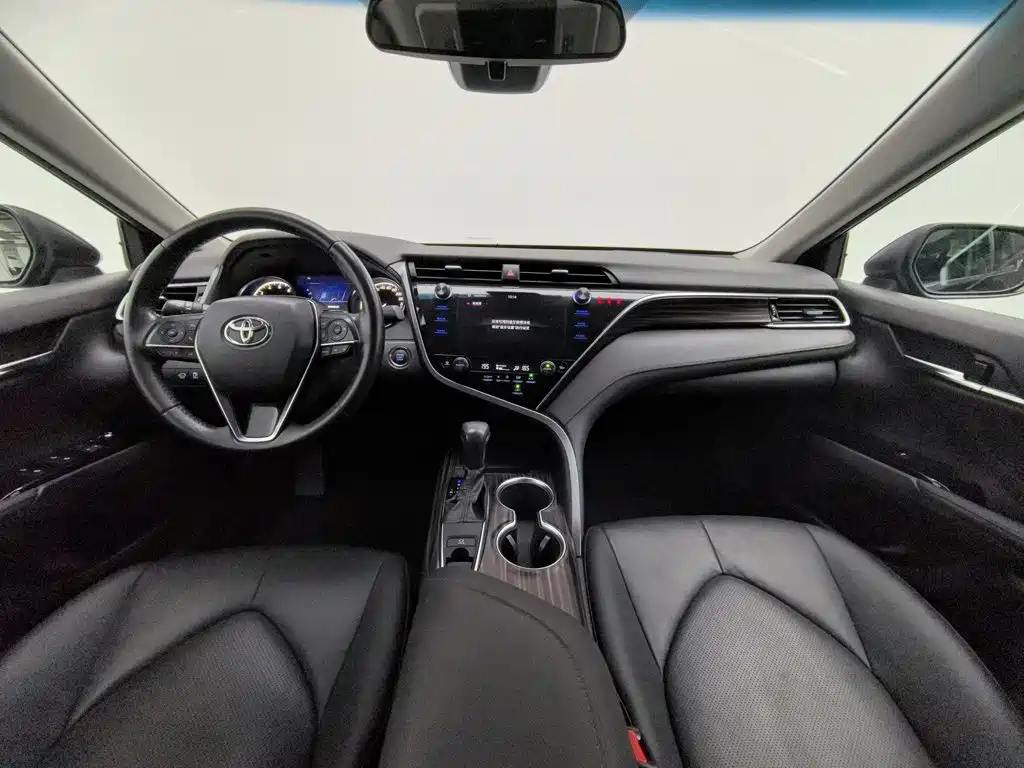 Toyota Camry — миниатюра 5