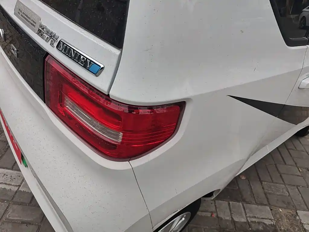 Wuling MINIEV — миниатюра 8