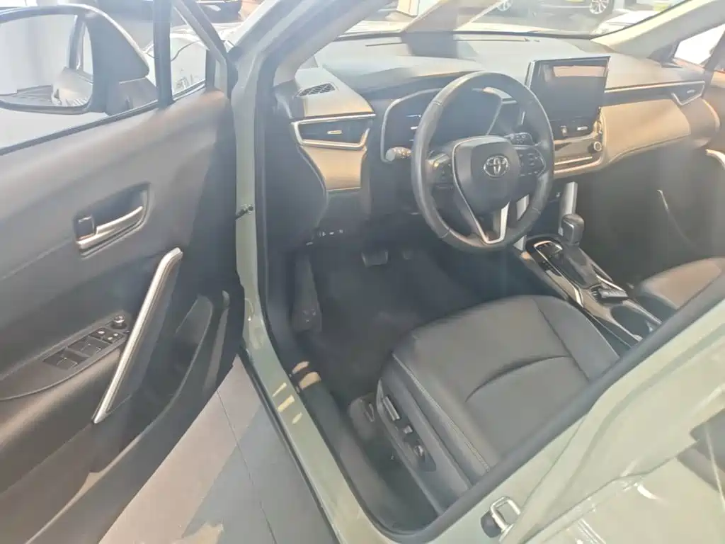 Toyota Corolla Cross — миниатюра 16