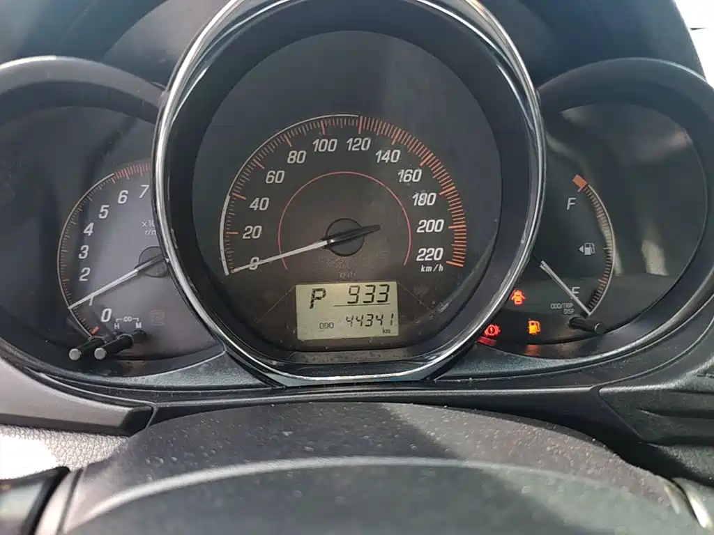 Toyota Yaris L — миниатюра 12