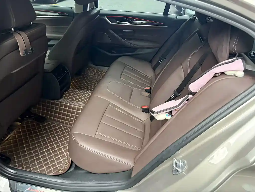 BMW 5 Series — миниатюра 6