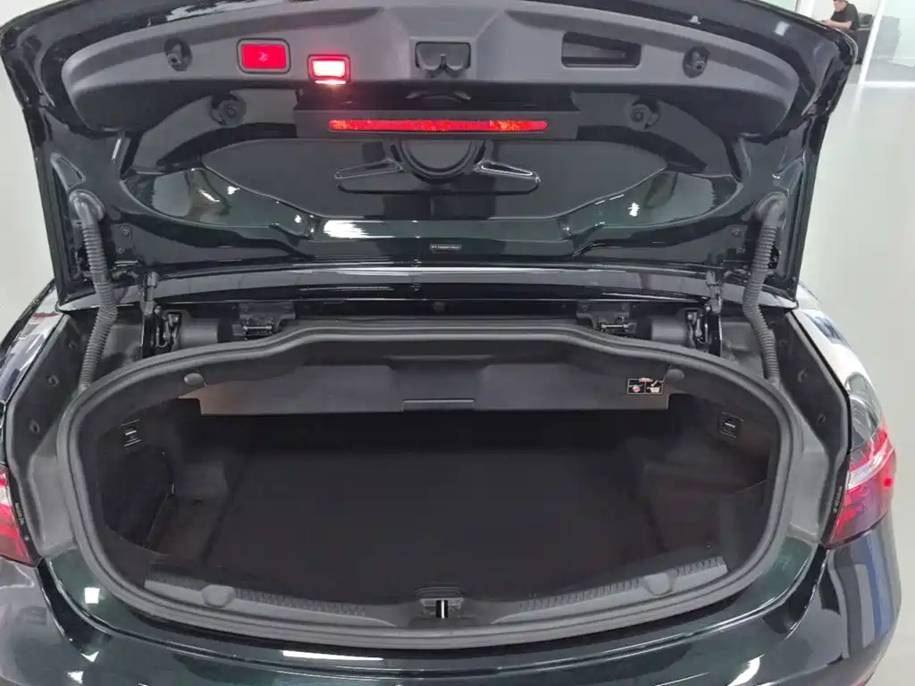 Mercedes-Benz E-Class (Import) — миниатюра 24