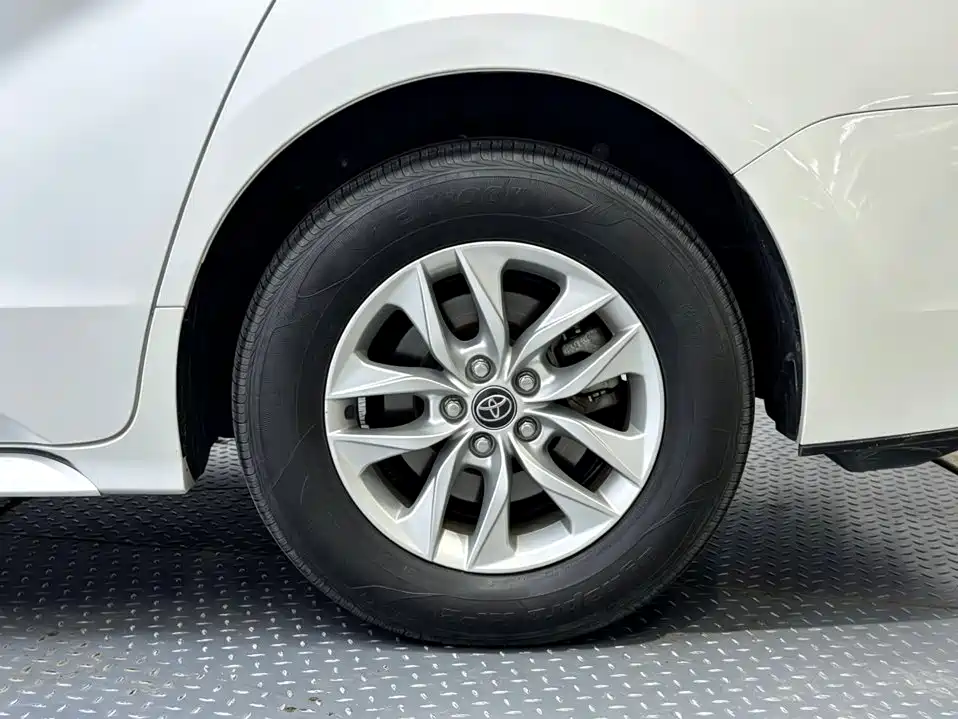 Toyota Granvia — миниатюра 15