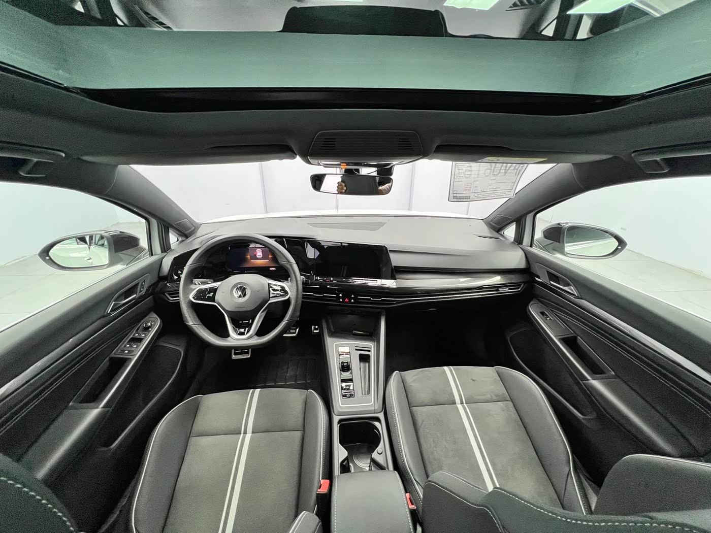 Volkswagen Golf 1.4 л 2022 г. Белый, пробег 46000 км