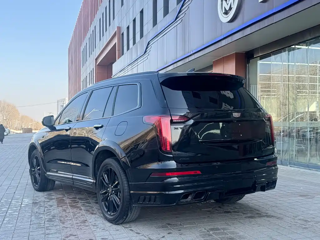 CADILLAC XT6