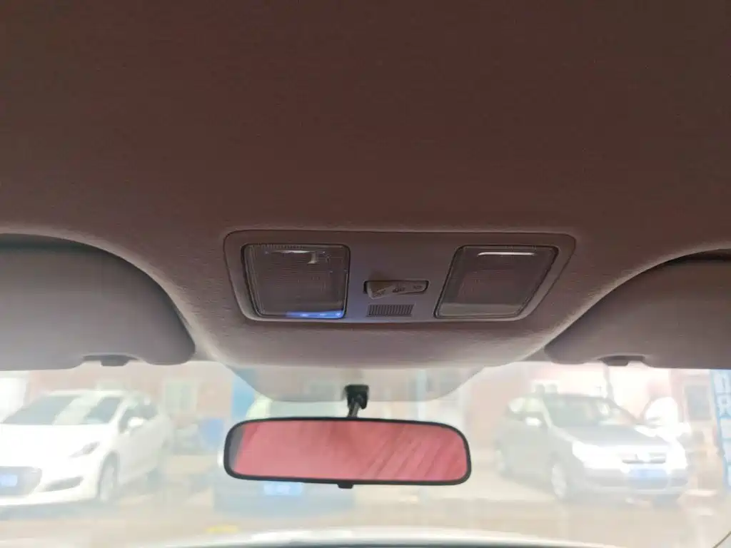 Hyundai Elantra — миниатюра 18