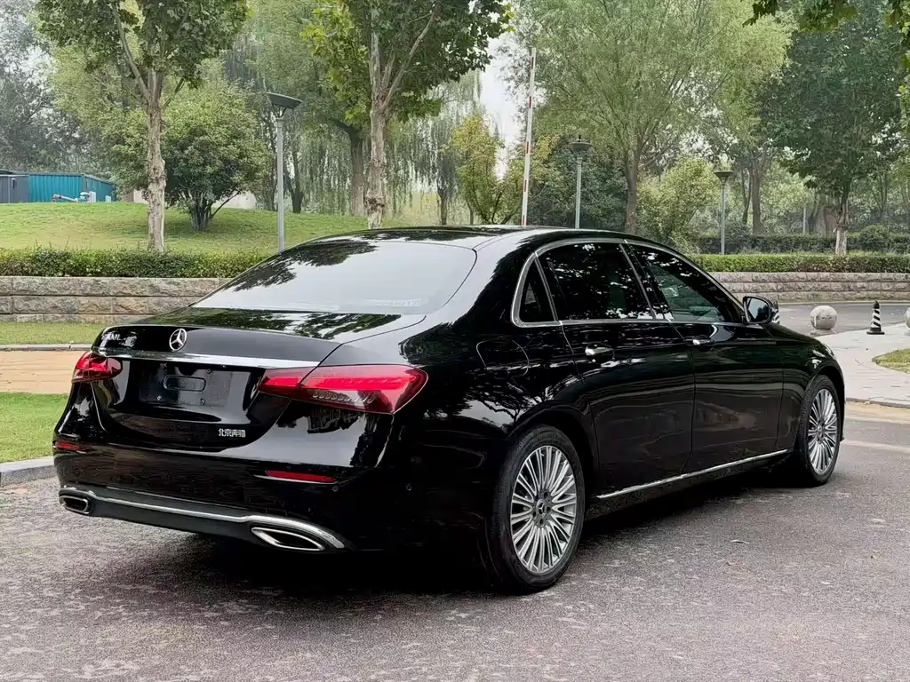 Mercedes-Benz E-Class — миниатюра 9
