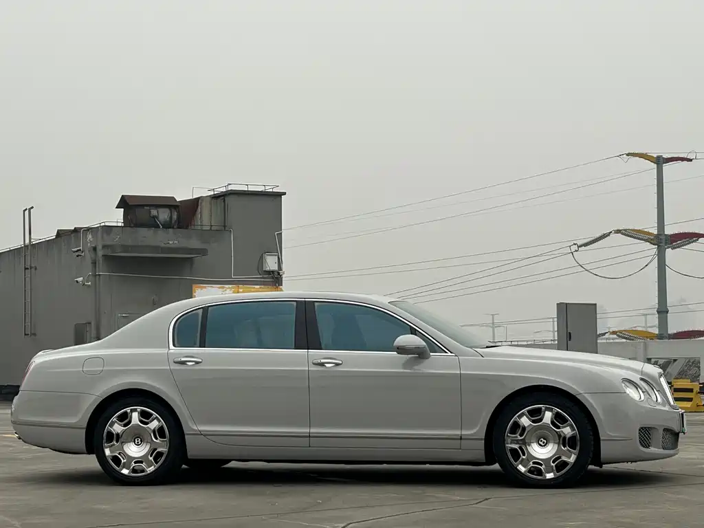 Bentley Flying Spur 2010 6.0T мест
