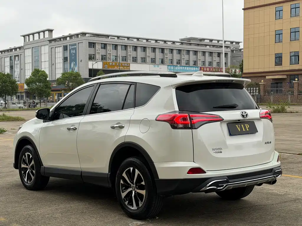 Toyota RAV4 — миниатюра 6