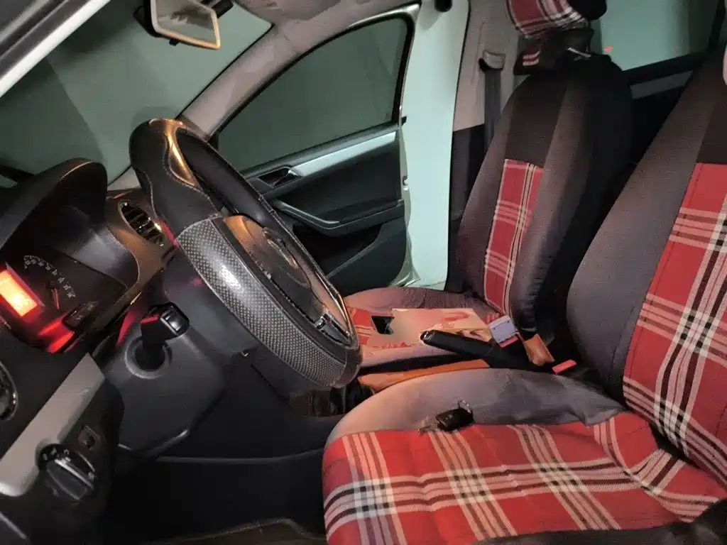 Volkswagen Jetta — миниатюра 12