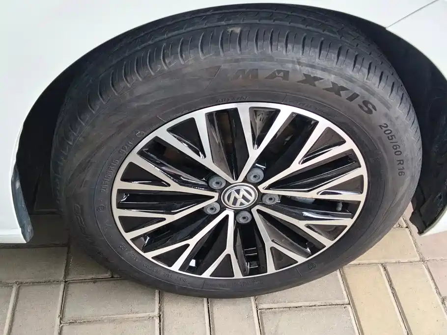 Volkswagen Sagitar — миниатюра 6