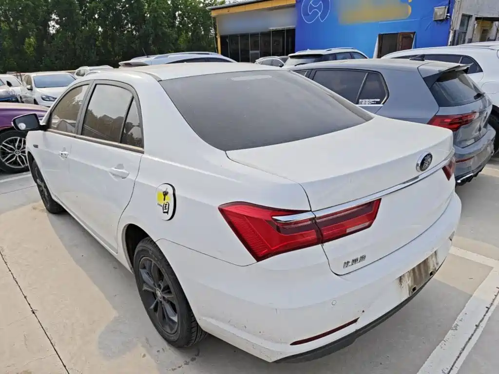 BYD Qin — миниатюра 5