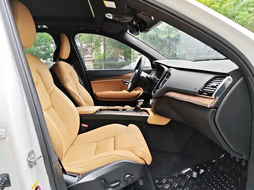 Volvo XC90 2015 T6 7 мест