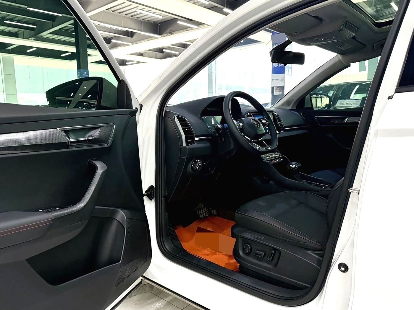 Skoda Karoq 1.4 л 2023 г. Белый, пробег 22000 км