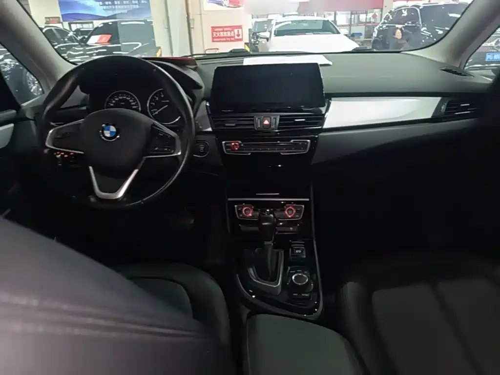 BMW 2 Series Active Tourer (Import) — миниатюра 10