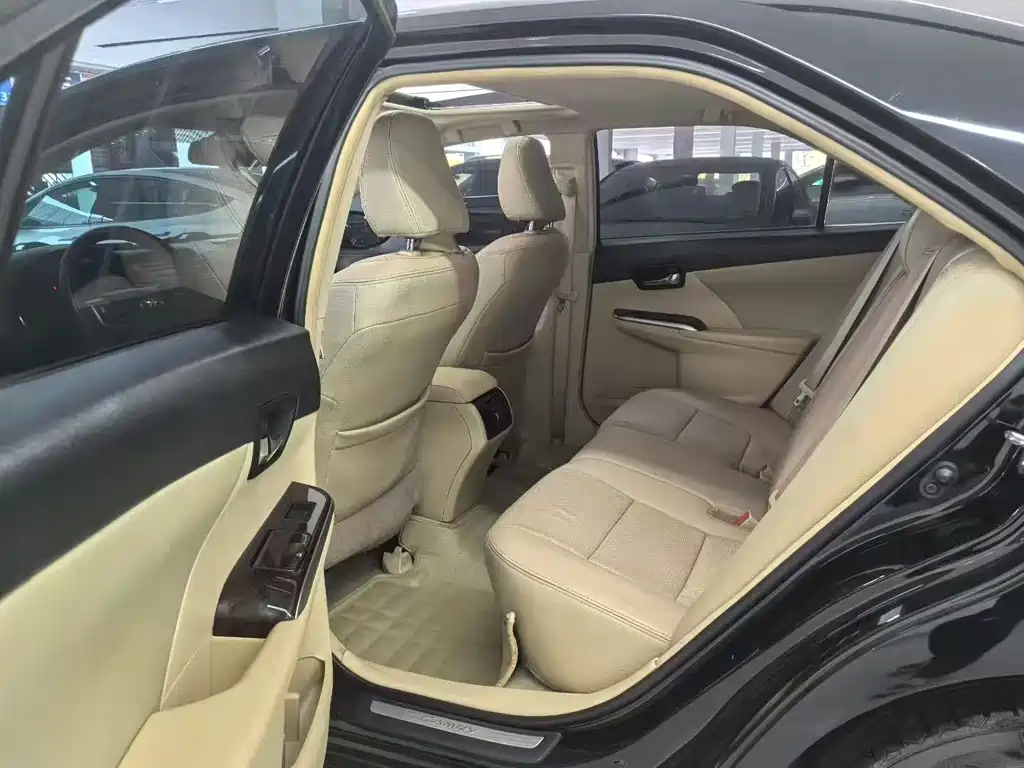 Toyota Camry — миниатюра 6