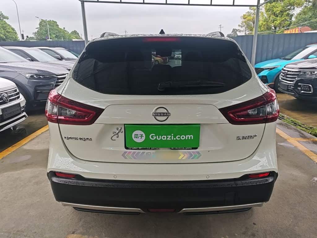 Nissan Qashqai 2.0 л 2023 г. Белый, пробег 25900 км