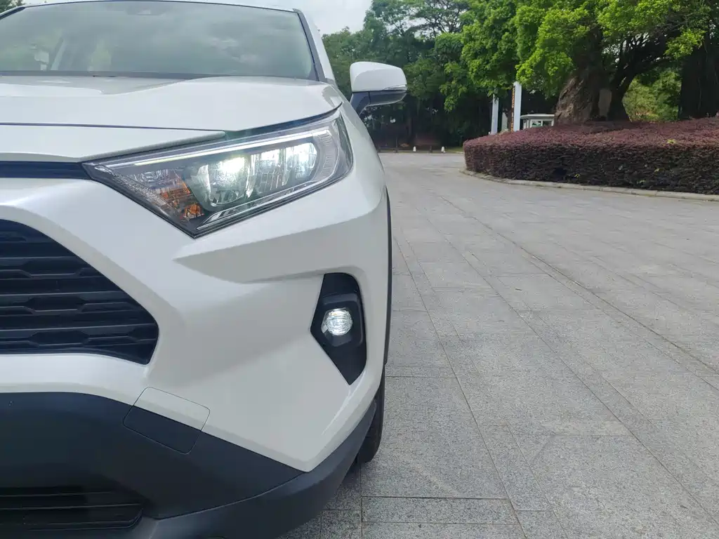 Toyota RAV4 — миниатюра 22