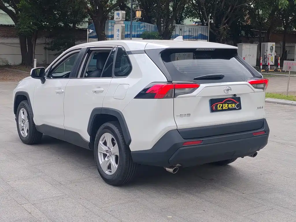 Toyota RAV4 — миниатюра 28