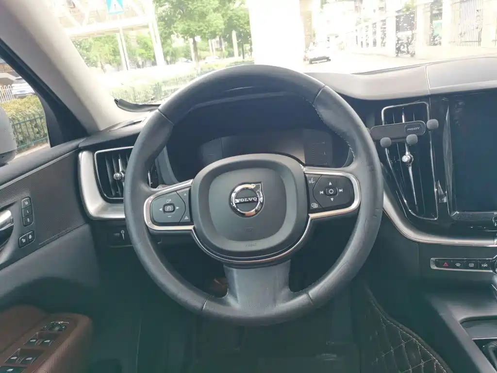 Volvo XC60 — миниатюра 3