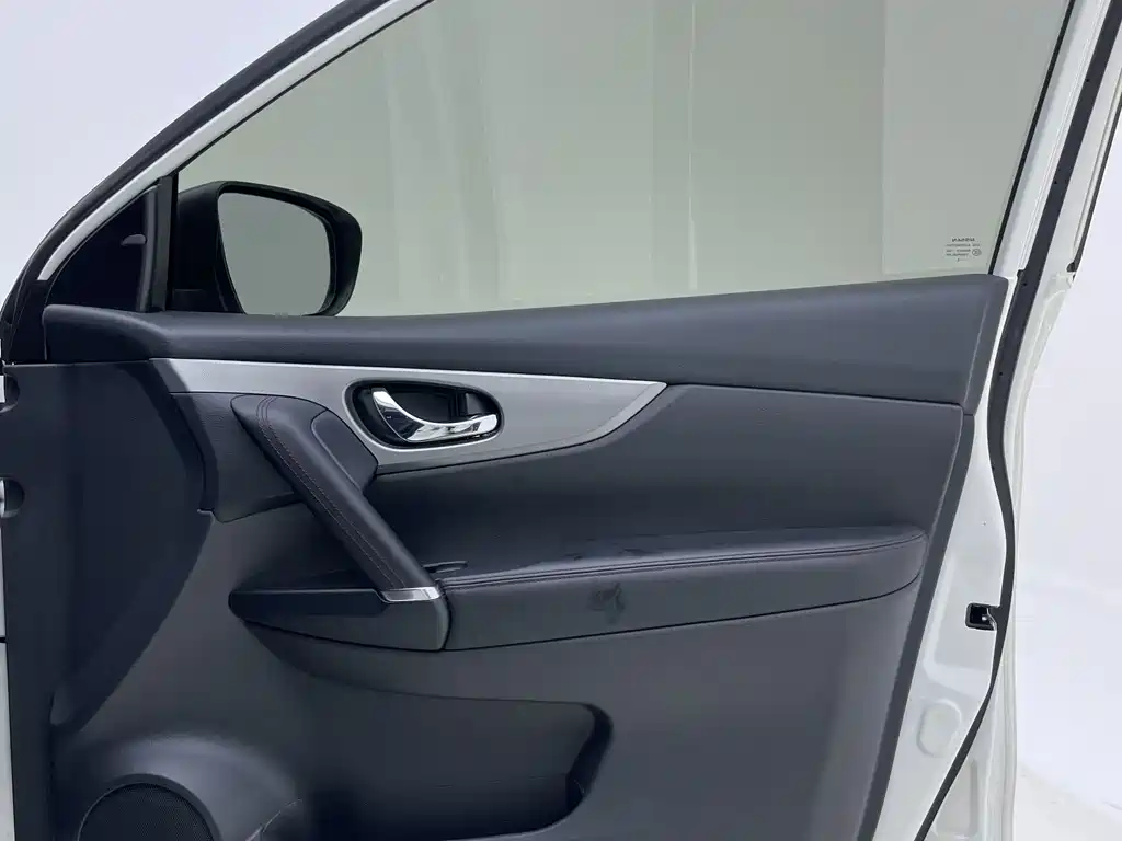 Nissan Qashqai — миниатюра 12