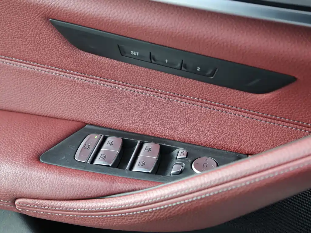 BMW 5 Series — миниатюра 12