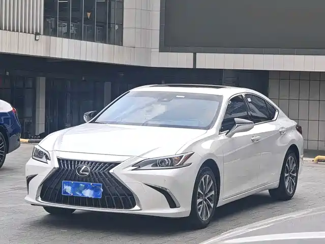 Lexus ES 2023 200 — фото 1