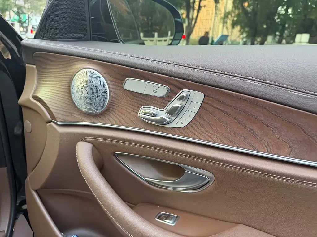 Mercedes-Benz E-Class — миниатюра 17