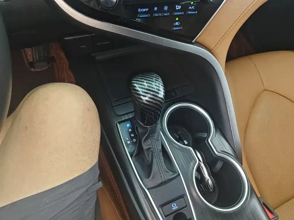 Toyota Camry — миниатюра 14