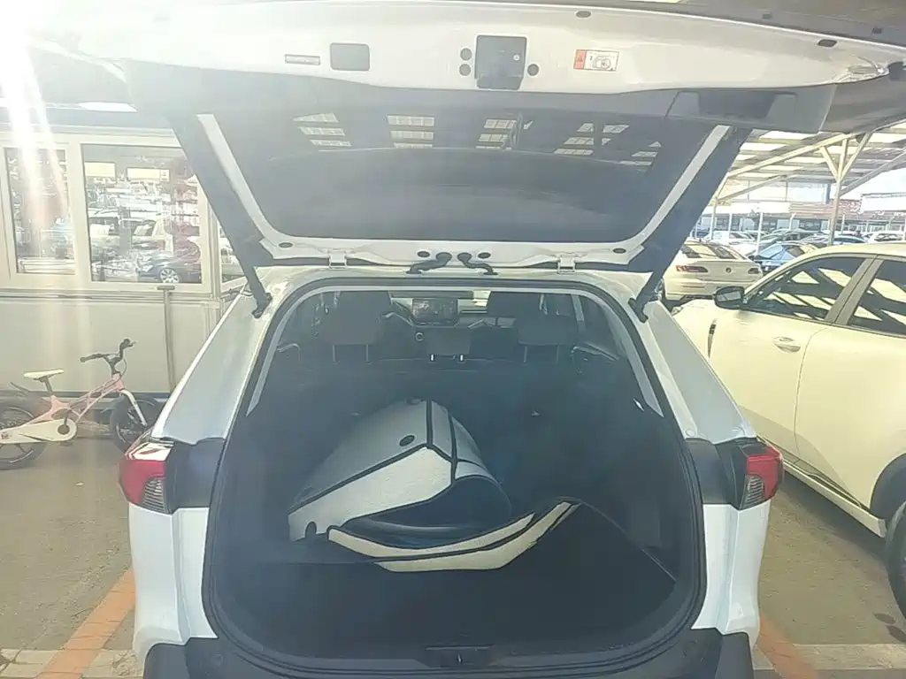 Toyota RAV4 — миниатюра 19