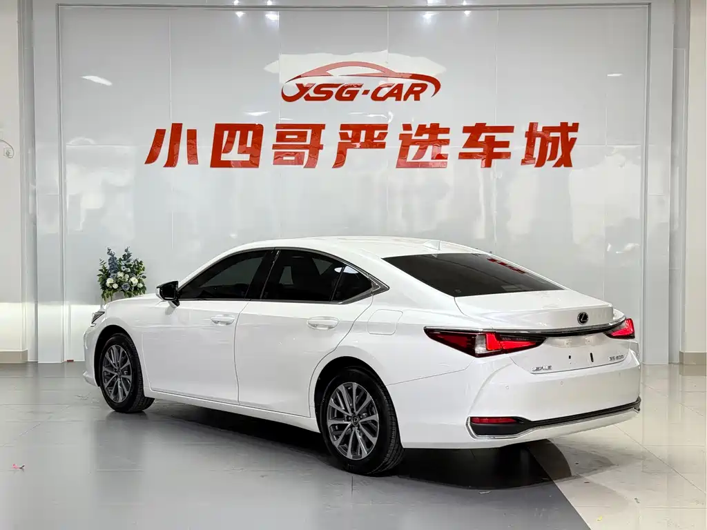 Lexus ES 2021 200