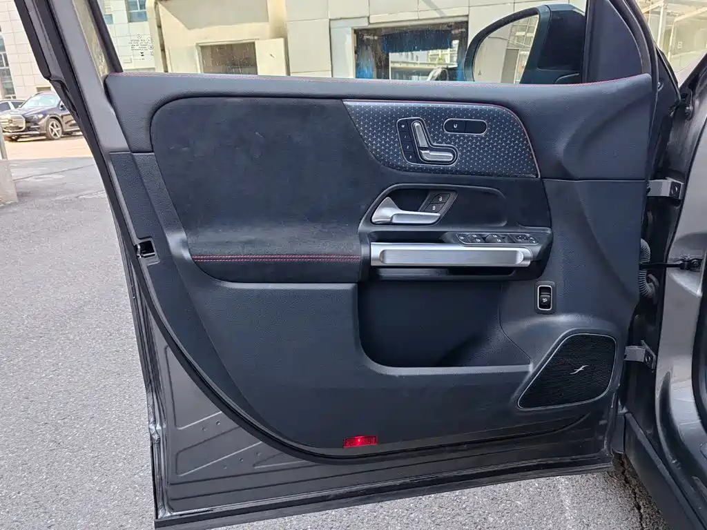 Mercedes-Benz GLB AMG — миниатюра 9